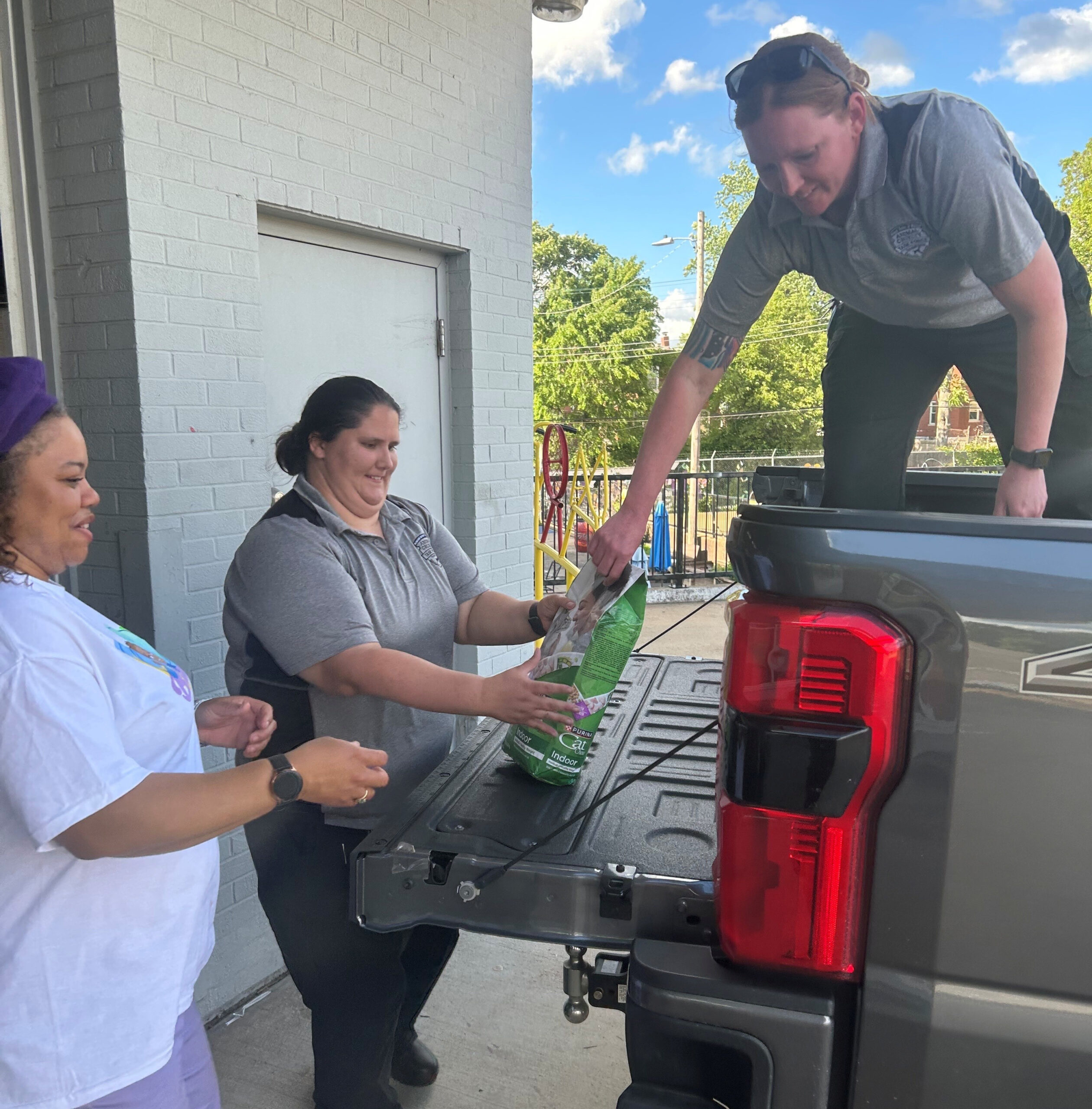 Pet food distribution 5-20-25